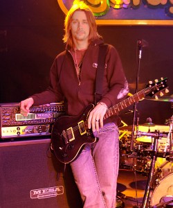 Myles-Kennedy_Alter-Bridge2006